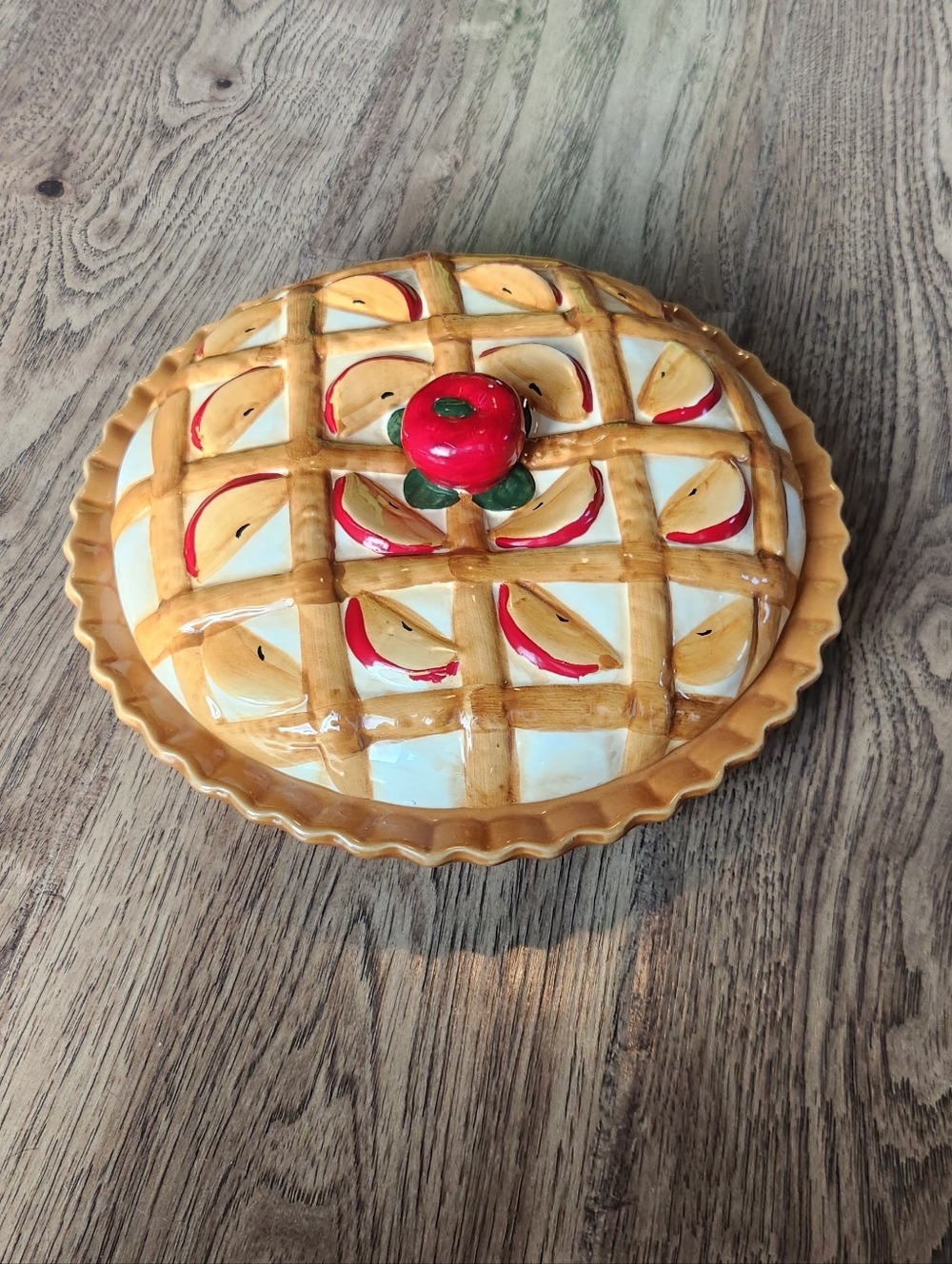 Vintage Ceramic Apple Lattice Pie Dish - Red & Tan - Picture 4 of 4
